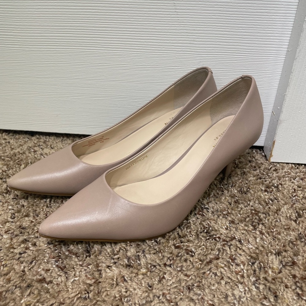 Cole Haan pumps Grand Os nude leather.
